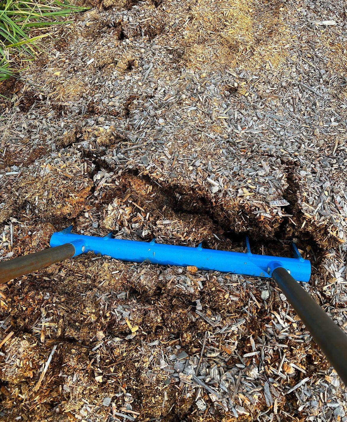 The all steel construction on the Square Foot Gardener Treadlite Broadfork has superior strength for aerating and cultivating the soil