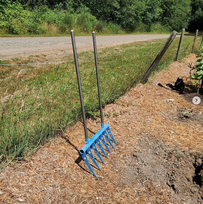 Made in America and backed by a Lifetime Guarantee the 7 tine Market Gardener broadfork from Treadlite is our largest model designed to promote soil health and aid in soil aeration, cultivation and harvest