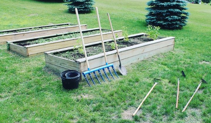 The largest of the Treadlite Broadforks at 30 inches wide and 7 tines, the Market Gardener Broadfork model is strength meets efficiency designed for single pass broadforking