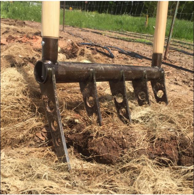 The Treadlite Broadfork features an option for an oil based natural coating finish on the steel tines, great for organic farmers and gardeners